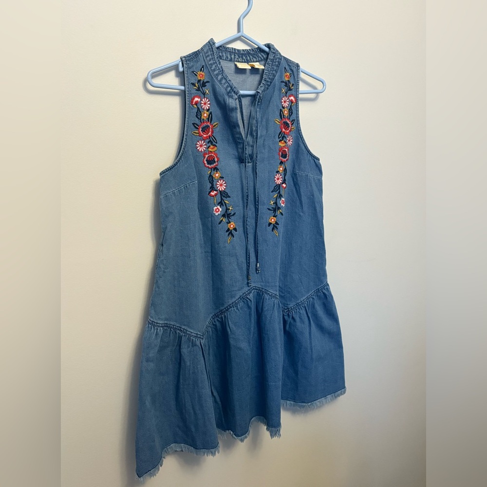 Lucy Blue women’s Dress with Floral Embroidery